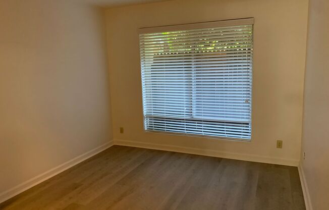 1 bed, 1 bath, 550 sqft, $1,595, Unit 03