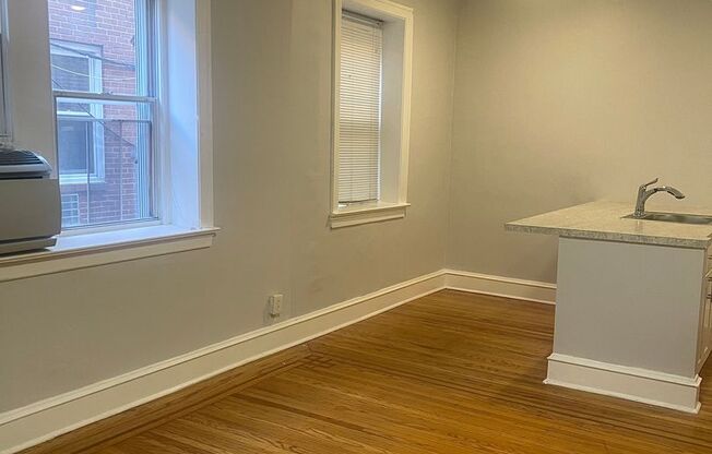 Studio, 1 bath, 420 sqft, $1,060, Unit 1G