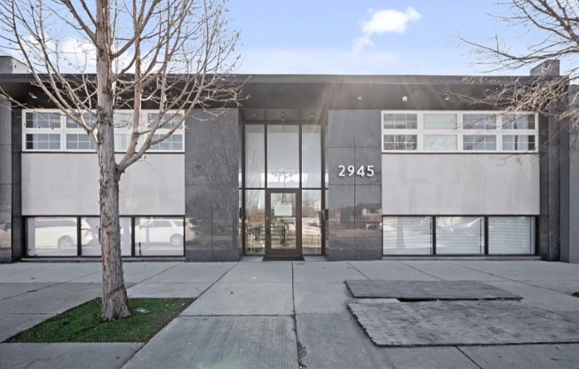 2945 W Peterson Ave