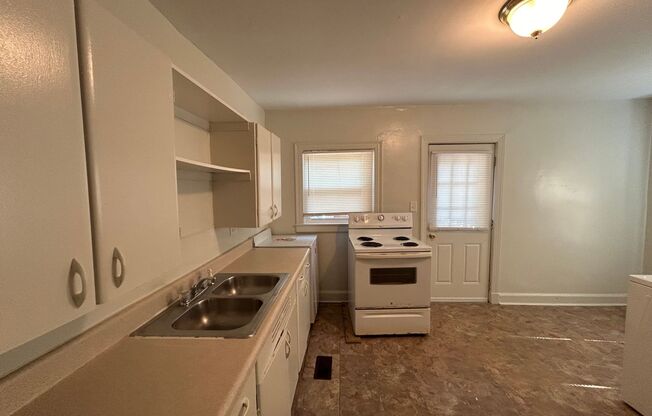 1 bed, 1 bath, 688 sqft, $1,295, Unit B