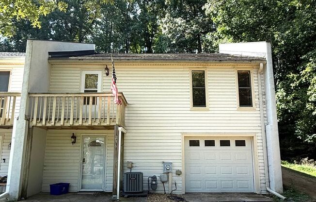 3 Bedroom Townhome located walking distance to Downtown Woodstock!