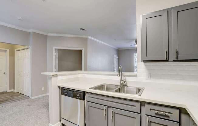 1 bed, 1 bath, 819 sqft, $1,139