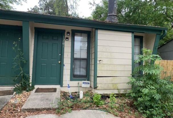 Charming Large 1 Bedroom 1 Bathroom with a loft!