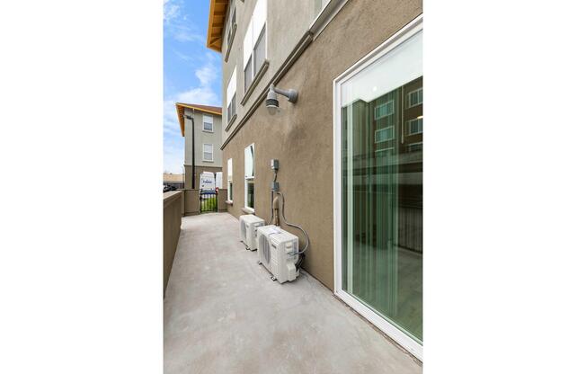 Studio, 1 bath, 477 sqft, $1,890