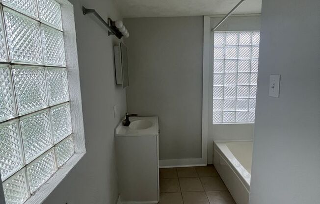Available July 1st! 3 Bed 1.5 Single Family Home!