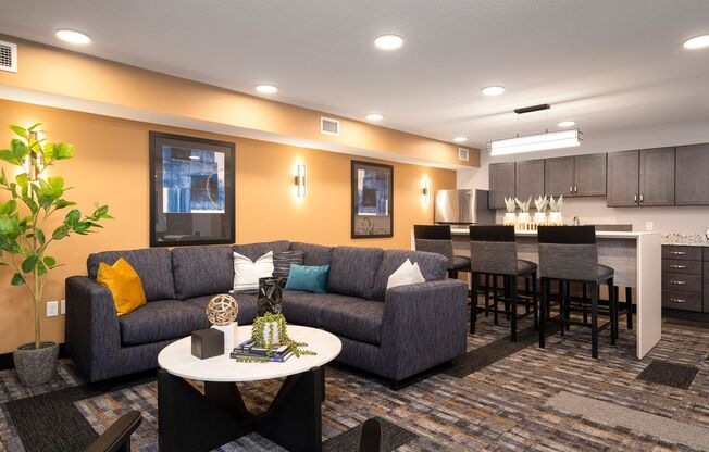 2 beds, 1.5 baths, 976 sqft, $1,525, Unit 9975-101