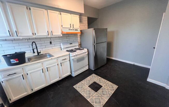 2 beds, 1 bath, $1,075, Unit 1