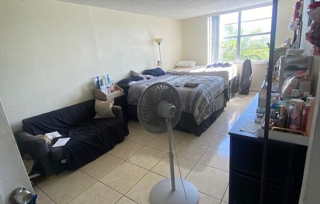 Charming 2 Bed 2 bath in a gated community close to it all!