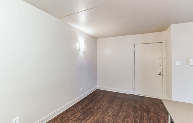 1 bed, 1 bath, 704 sqft, $1,750, Unit F34