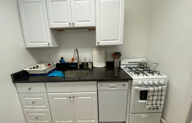 1 bed, 1 bath, 803 sqft, $1,510, Unit Royal York 304