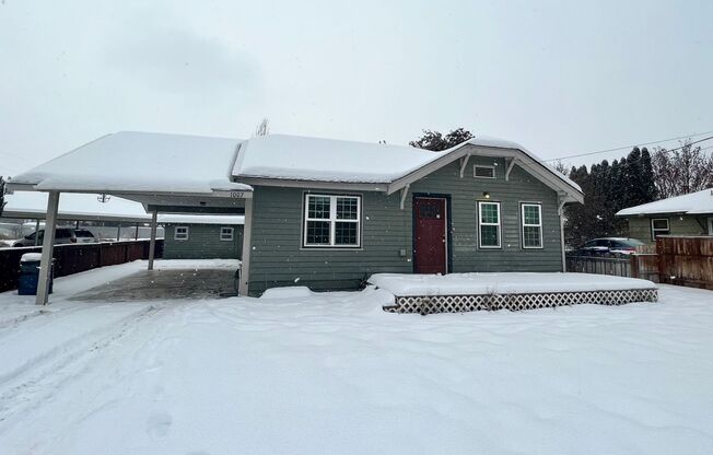 2 Bed 2 Bath Home with Storage Shed and Carport for Lease!