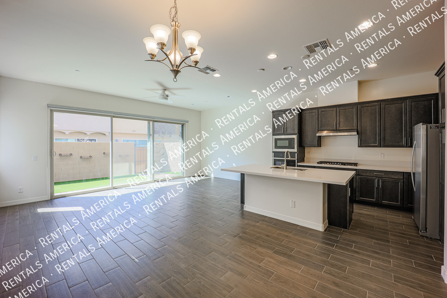 7441 E VIA DE LUNA DR