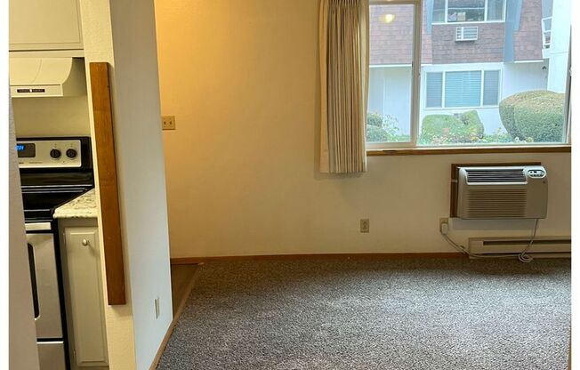 1 bed, 1 bath, 550 sqft, $945, Unit 36