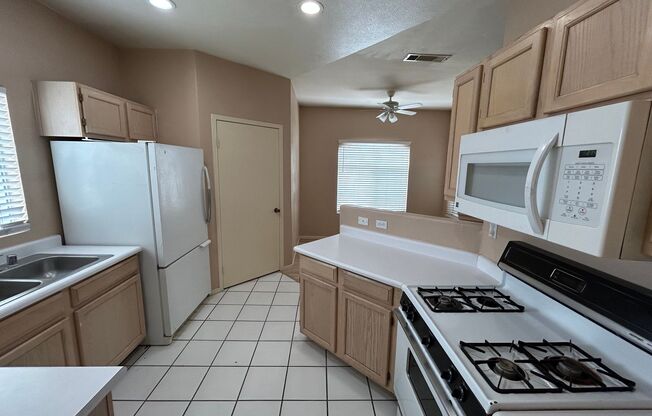 1-Bed 1-Bath Condo in Guard Gated Community!