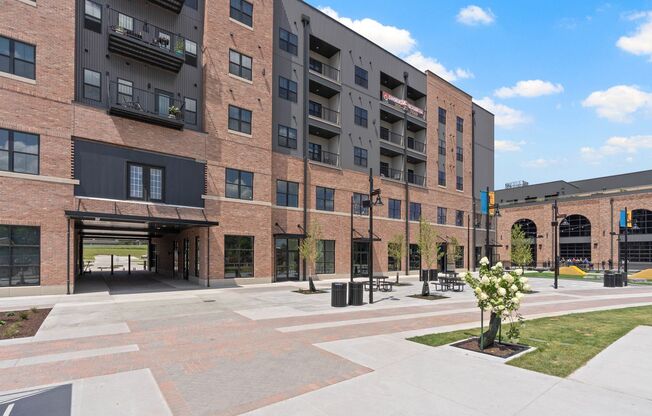 2 beds, 1 bath, 839 sqft, $1,460, Unit #304