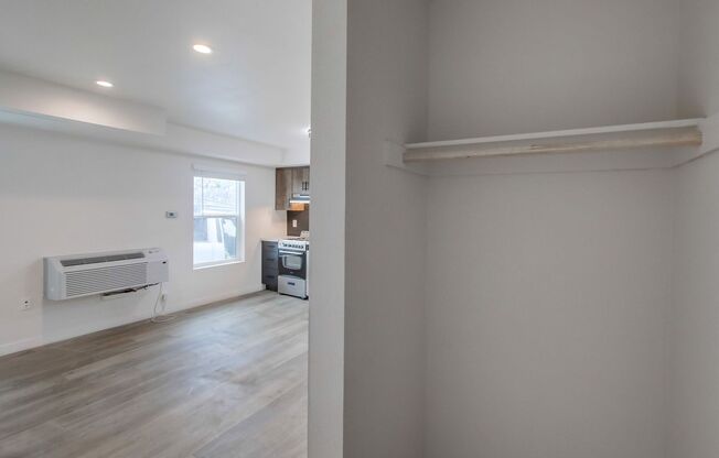 Studio, 1 bath, 230 sqft, $1,795, Unit 4820-7