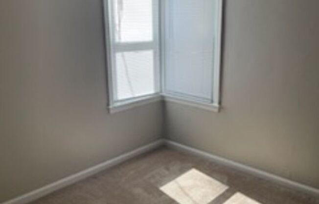 3 beds, 1 bath, $1,099