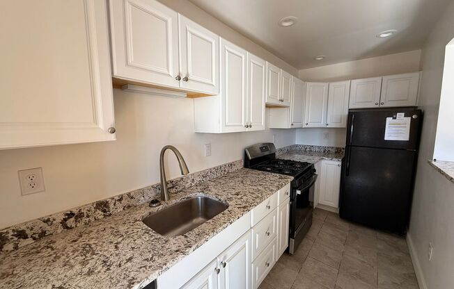 1 bed, 1 bath, 803 sqft, $2,450, Unit Royal York 1106