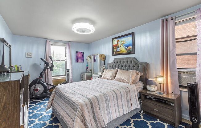 83 40 AUSTIN ST