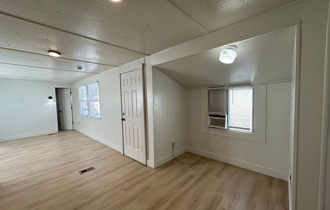 2 beds, 1 bath, 600 sqft, $1,199, Unit T18