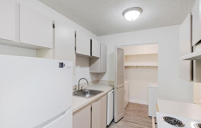 2 beds, 2 baths, 986 sqft, $1,695, Unit 1403