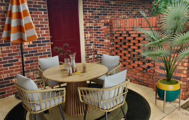 2 beds, 1.5 baths, 907 sqft, $1,325