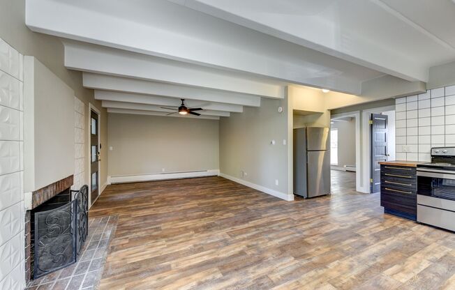 2 beds, 2 baths, 925 sqft, $1,850, Unit 301