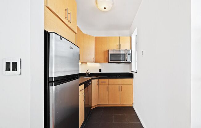 1 bed, 1 bath, $2,100, Unit Unit 204