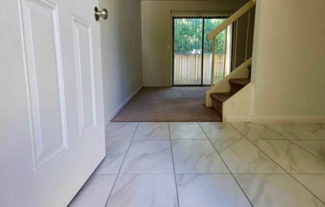 445 HICKORY HL DR