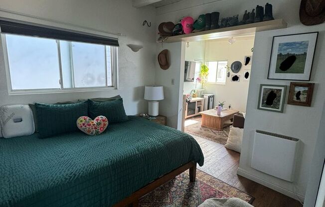 1 Bedroom Unit on Newport Beach Peninsula!