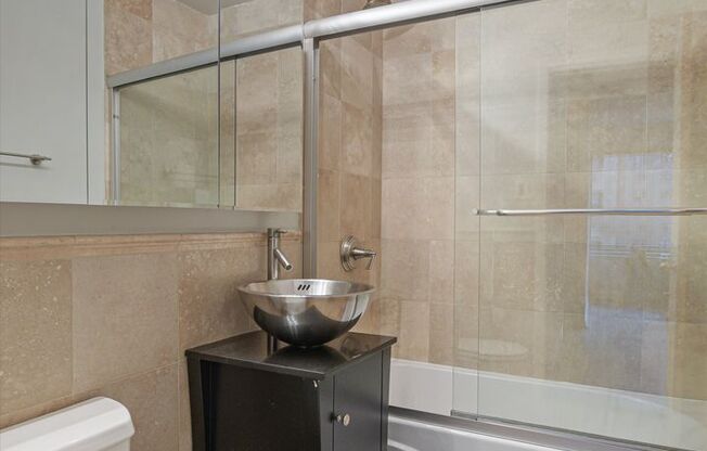 Incredible 1b1b in downtown Streeterville prime location