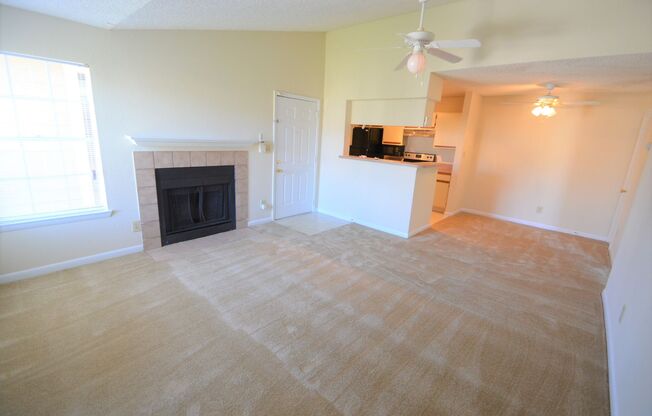 ORLANDO: Regency Gardens, AVAILABLE  NOW! 1st FULL month's rent free!