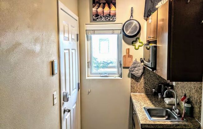 Studio, 1 bath, 200 sqft, $825