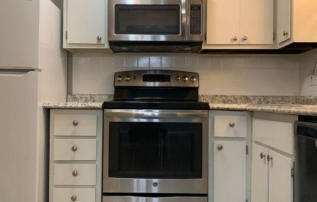 2 beds, 1 bath, 900 sqft, $1,095, Unit 3701 #3