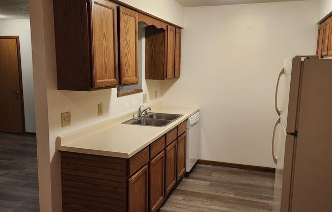 2 beds, 1 bath, $925