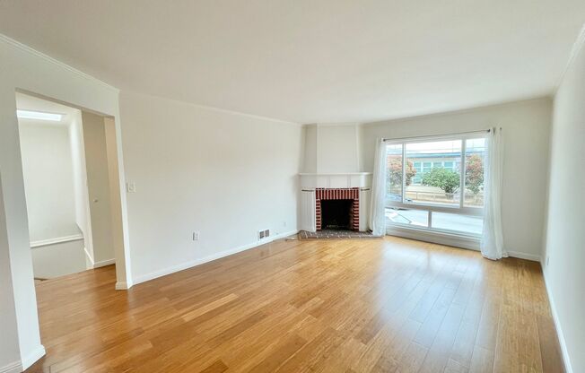 Beach Lover SF Home 4BR/2BA + Bonus Room! Large Yard! Outer Sunset! PROGRESSIVE