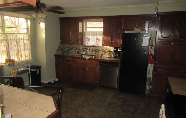 3 beds, 2 baths, $1,595