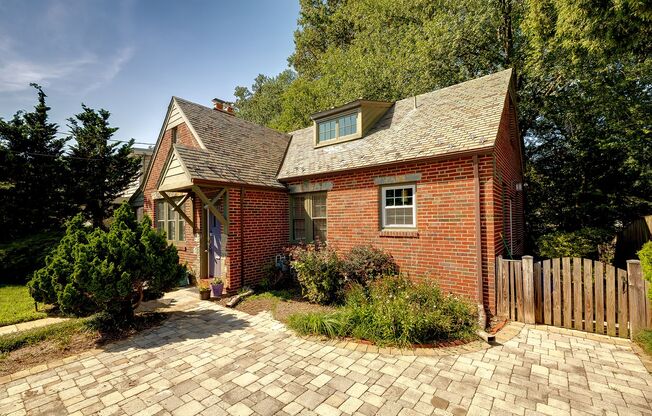 Charming 1930s Stone & Brick Cottage Near Downtown Silver Spring – 3 Bedroom, 2 Bathroom – Cozy & Convenient!