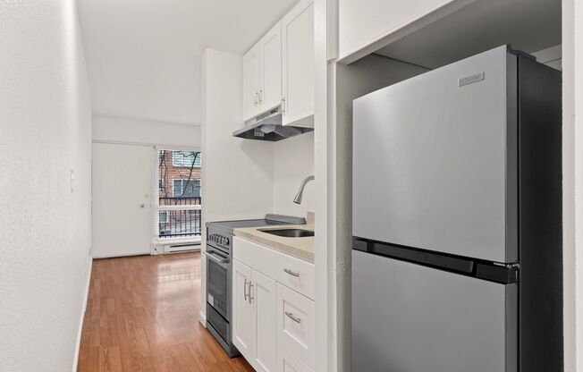 Studio, 1 bath, 355 sqft, $1,250, Unit 207