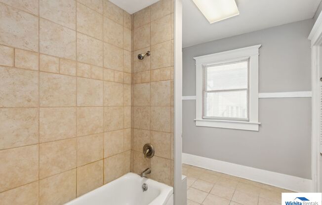 2 beds, 1 bath, 1,191 sqft, $1,395, Unit Unit 2