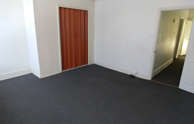 1 bed, 1 bath, 800 sqft, $995, Unit 2nd Flr