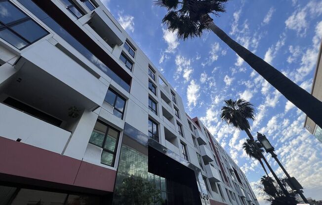 1 bed, 1 bath, 960 sqft, $2,700, Unit 219