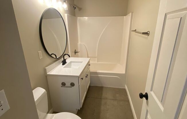 3 beds, 2 baths, 1,300 sqft, $1,595, Unit 601