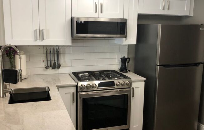 Luxury 2 Bed 1 Bath Condo w/ ATTACHED GARAGE