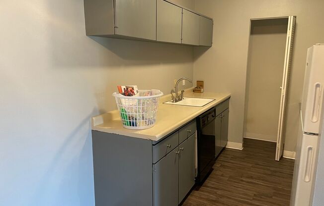 1 bed, 1 bath, 712 sqft, $725