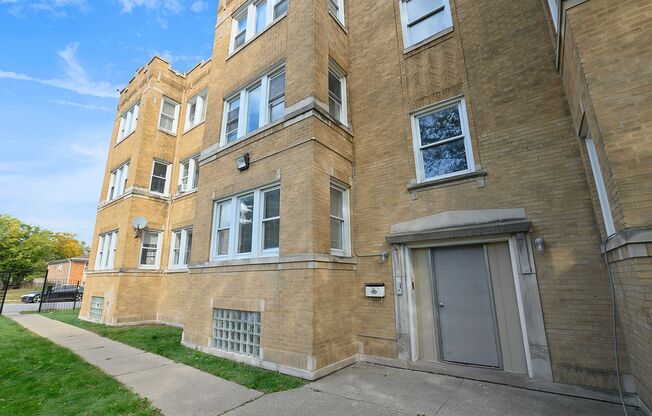 1215 - 1219 E 72nd St