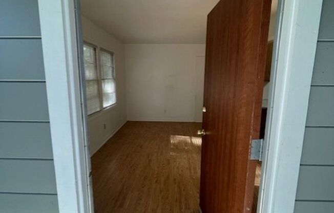 13127 / 13129 Hazel Avenue