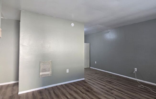 2 beds, 1 bath, $1,350, Unit 10011 N 14th St