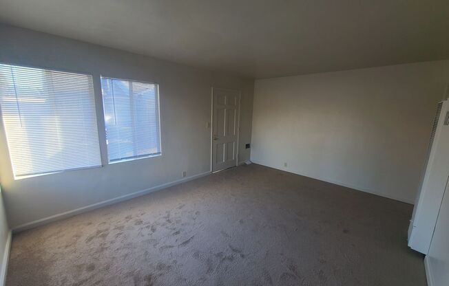 2 beds, 1 bath, $2,000, Unit 398