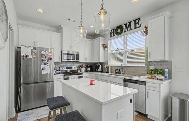3 beds, 3 baths, 2,000 sqft, $2,800